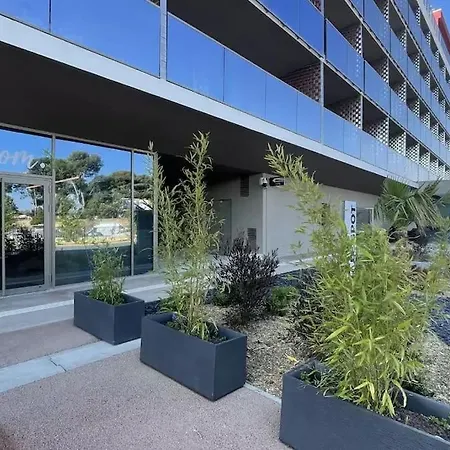 Mugel T2 Bloom Le Spot アパート